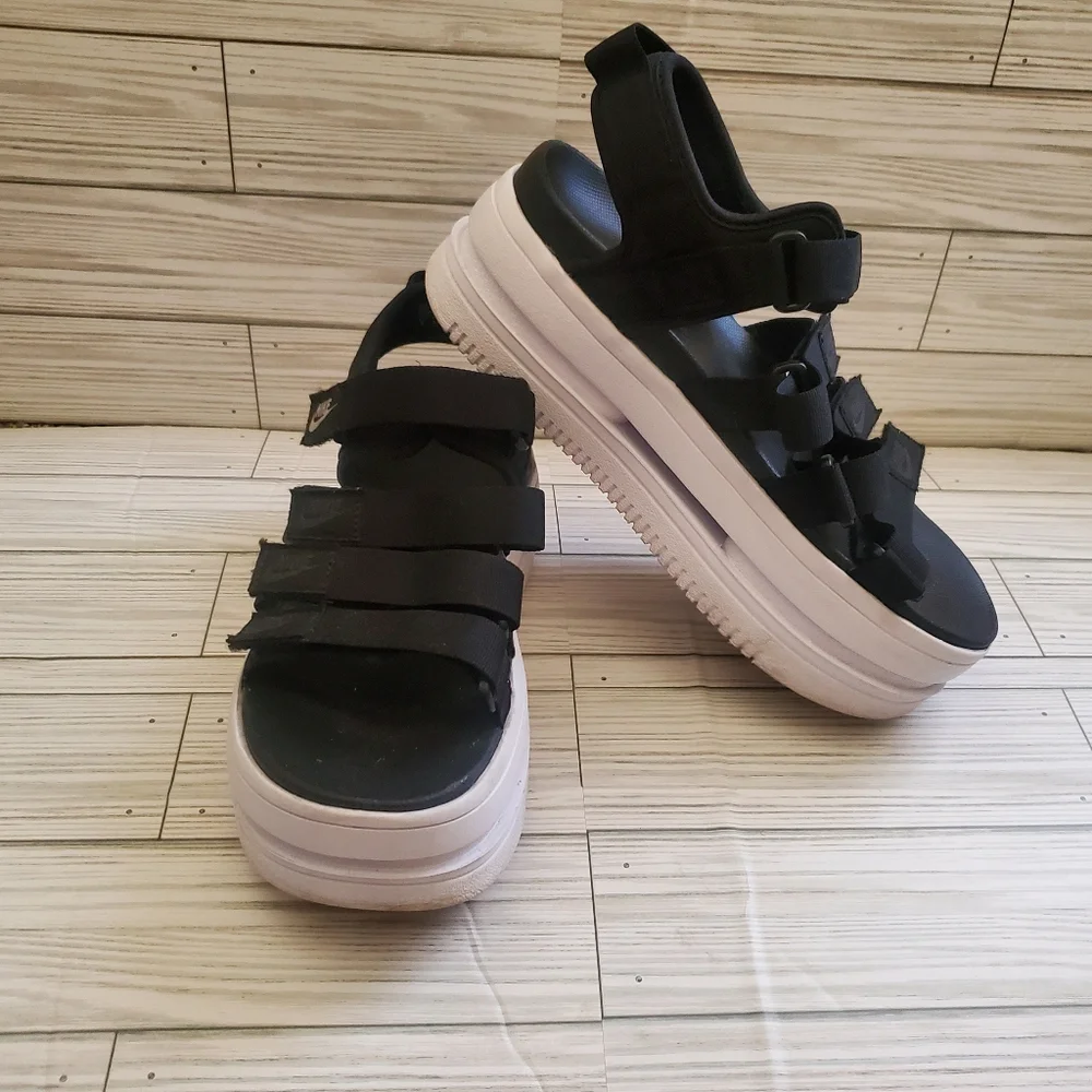 Nike Icon Classic Platform Black White Strappy Sandal Womens 8 Casual Summer Fes